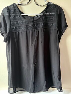 Black Lace Yoke Short Sleeve Women’s Top